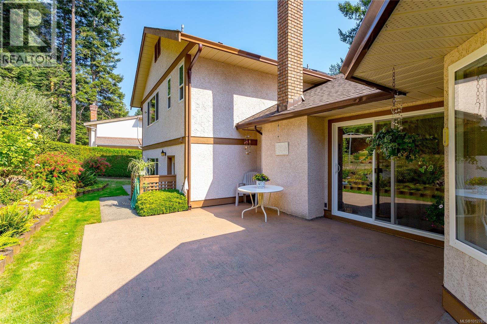 Photo 37 of 4450 Autumnwood Lane, Saanich BC