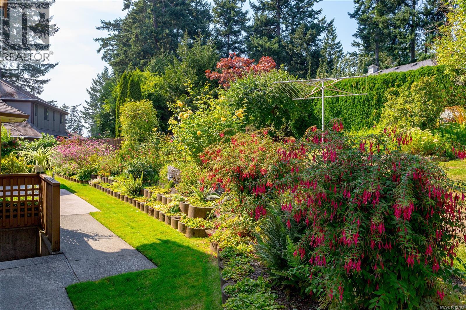 Photo 38 of 4450 Autumnwood Lane, Saanich BC
