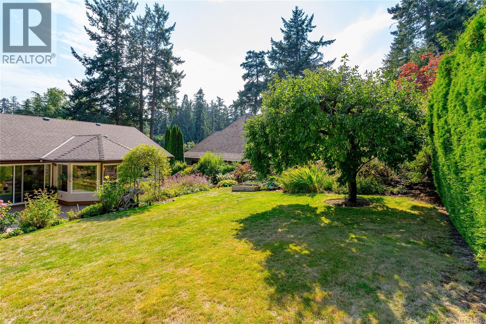 Photo 43 of 4450 Autumnwood Lane, Saanich BC