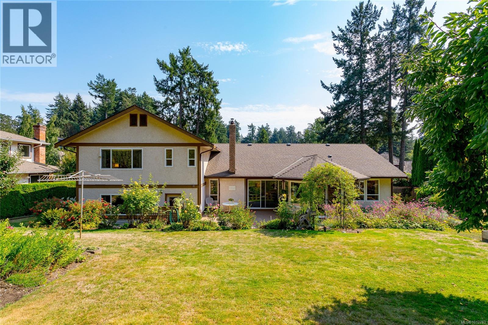 Photo 46 of 4450 Autumnwood Lane, Saanich BC