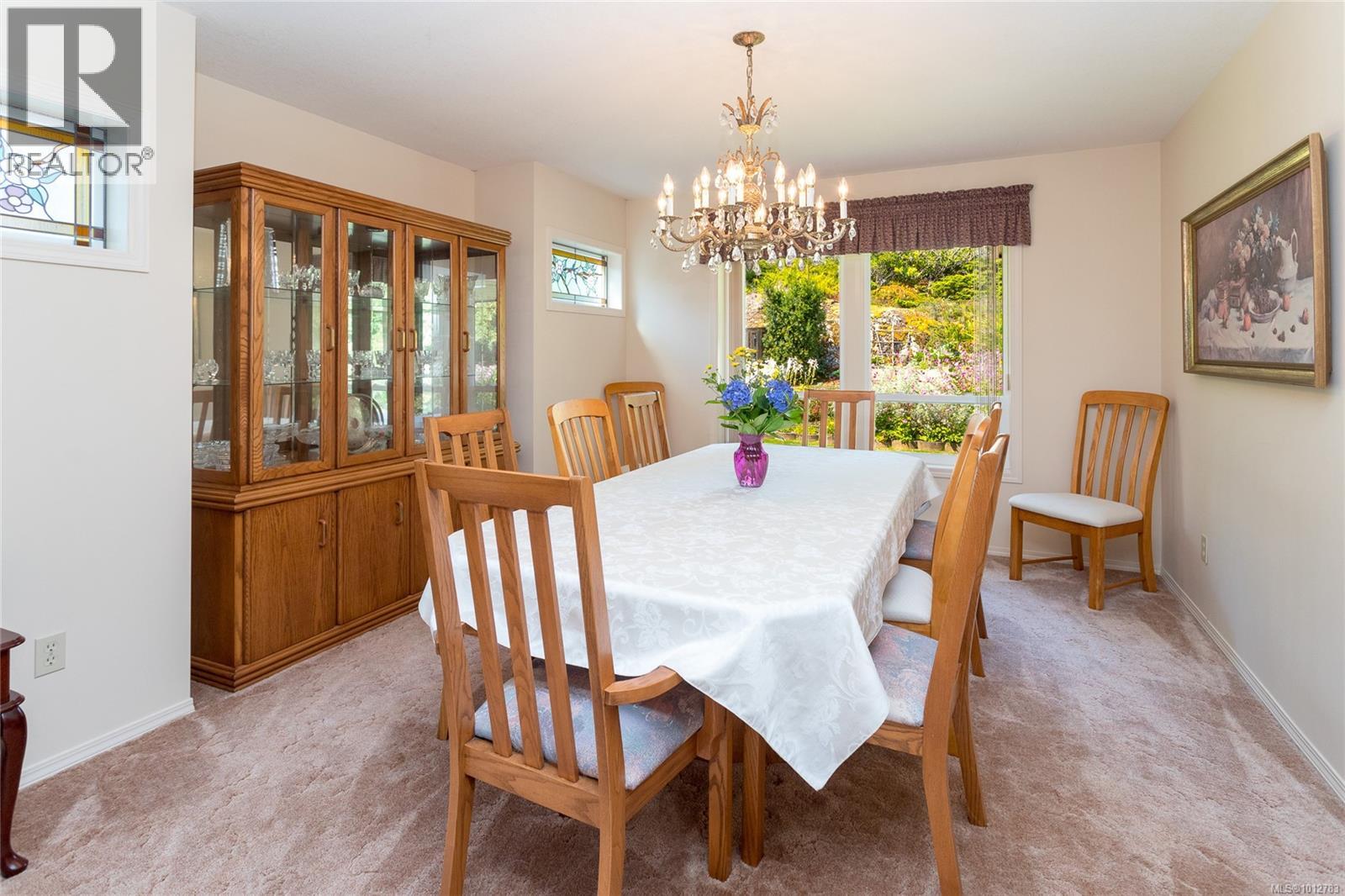 Photo 7 of 4450 Autumnwood Lane, Saanich BC