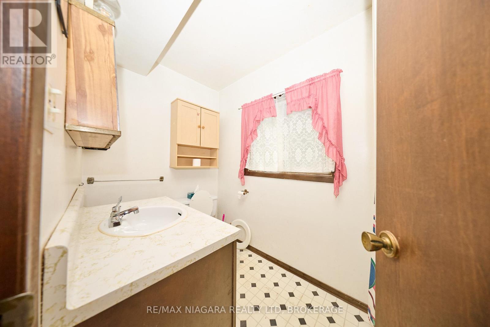 Photo 14 of 228 Doans Ridge Road, Welland ON