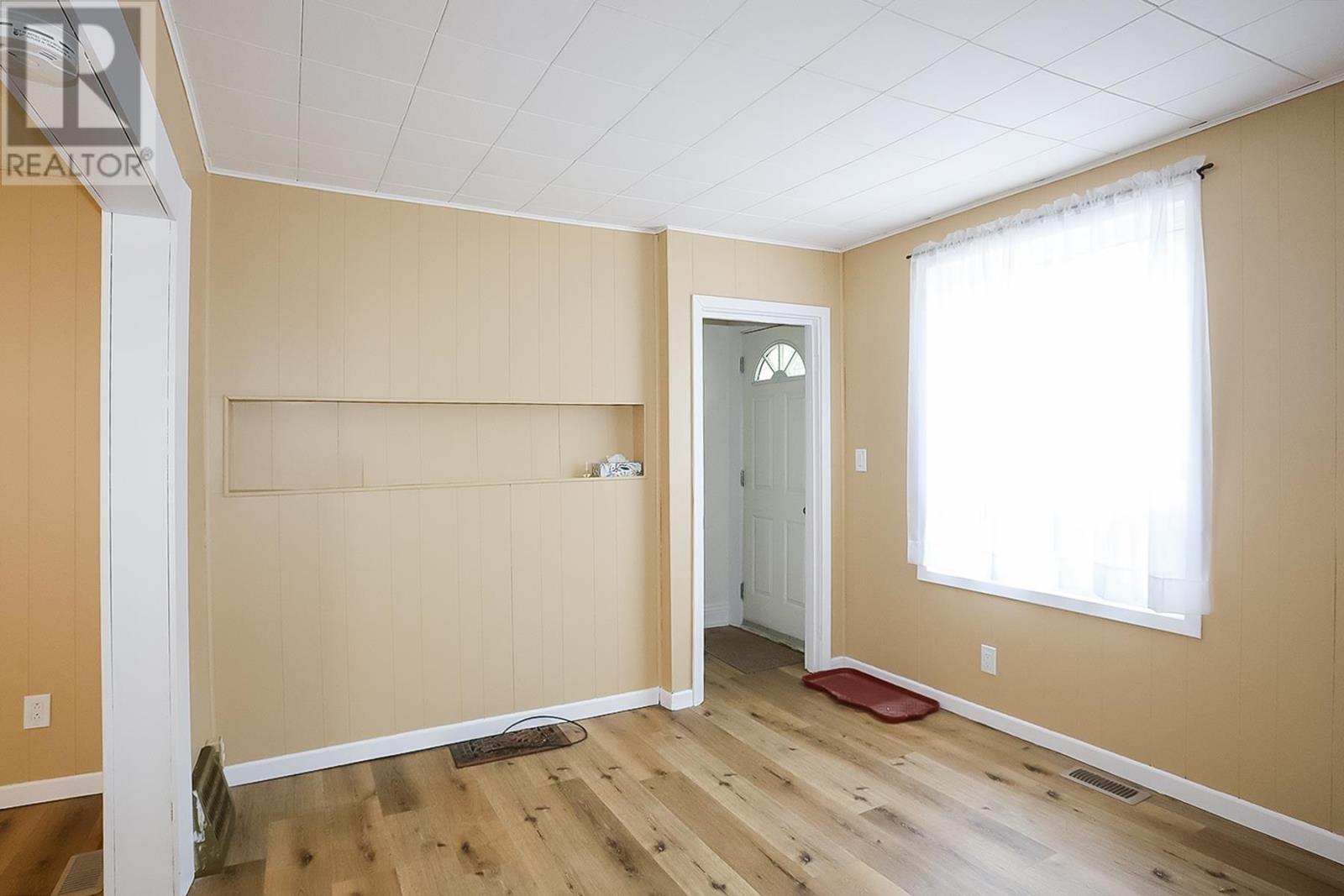 Photo 12 of 20 Dufferin Ave, Sault Ste Marie ON