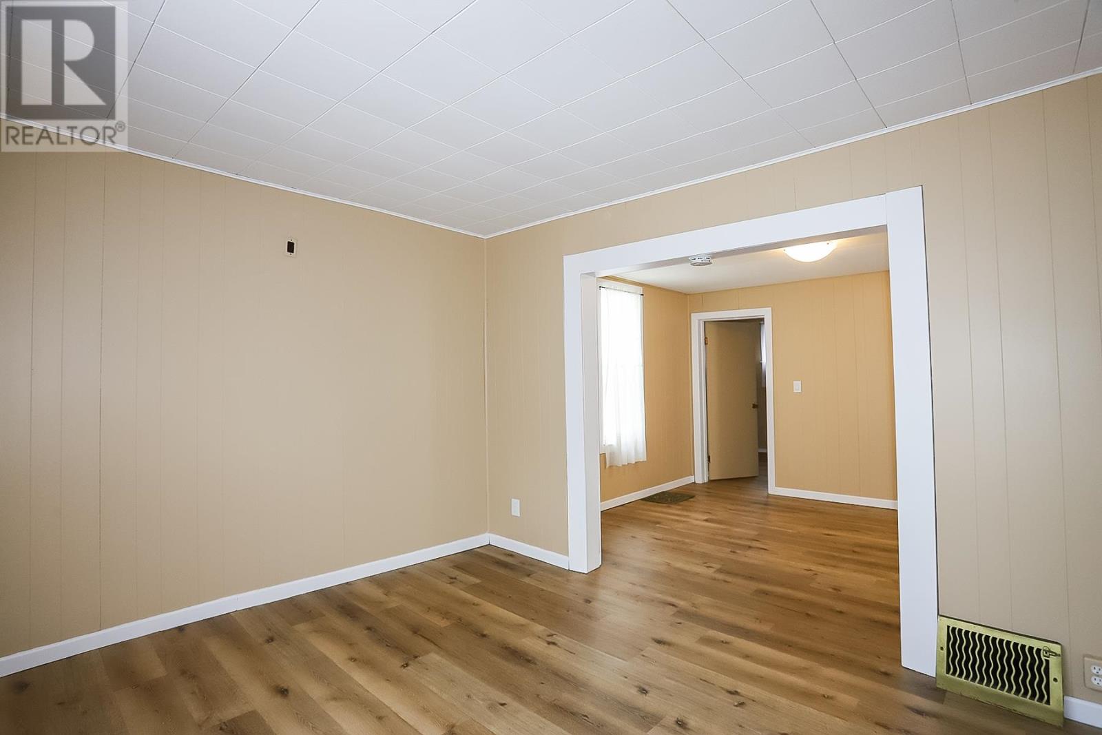 Photo 15 of 20 Dufferin Ave, Sault Ste Marie ON