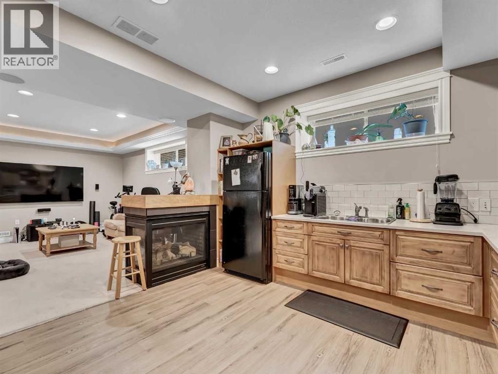 Photo 34 of 102 Sundown Road Sw, Medicine Hat AB