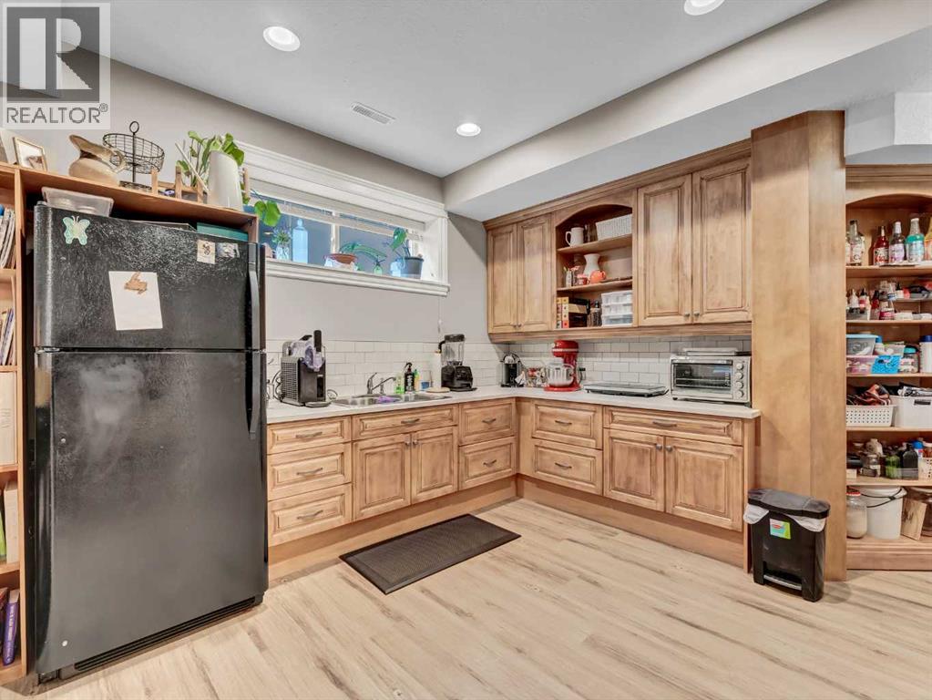 Photo 32 of 102 Sundown Road Sw, Medicine Hat AB