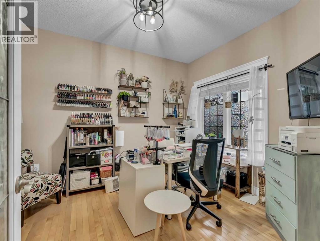 Photo 18 of 102 Sundown Road Sw, Medicine Hat AB