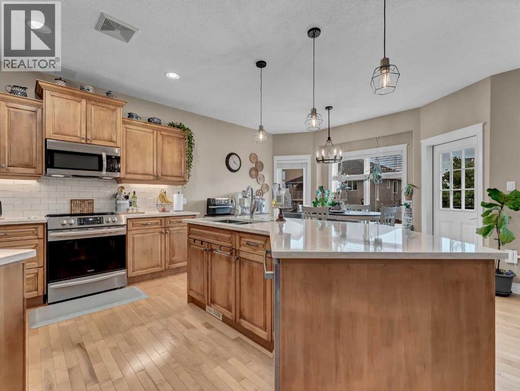 Photo 9 of 102 Sundown Road Sw, Medicine Hat AB