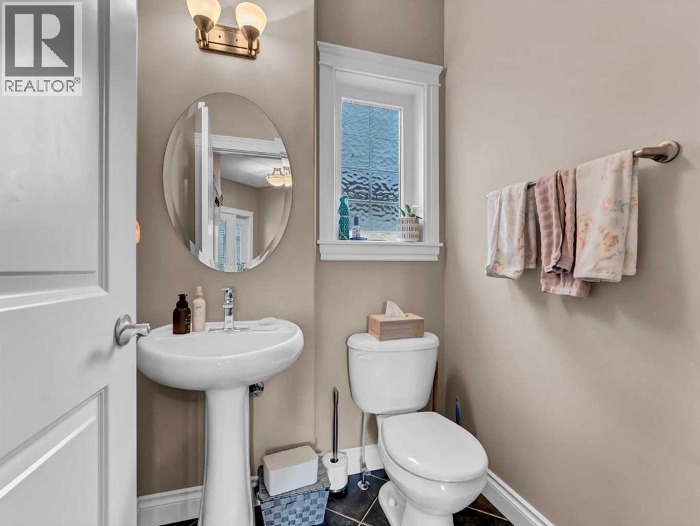 Photo 19 of 102 Sundown Road Sw, Medicine Hat AB