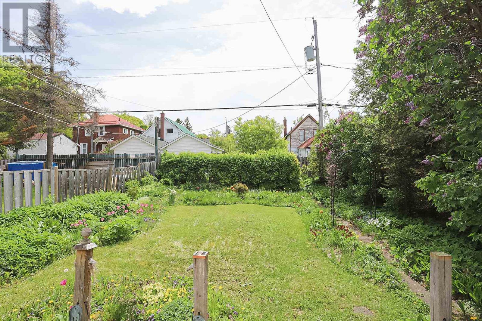 Photo 8 of 20 Dufferin Ave, Sault Ste Marie ON