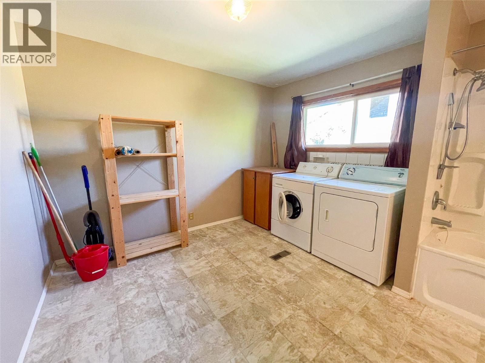 4810 48 Avenue - 13