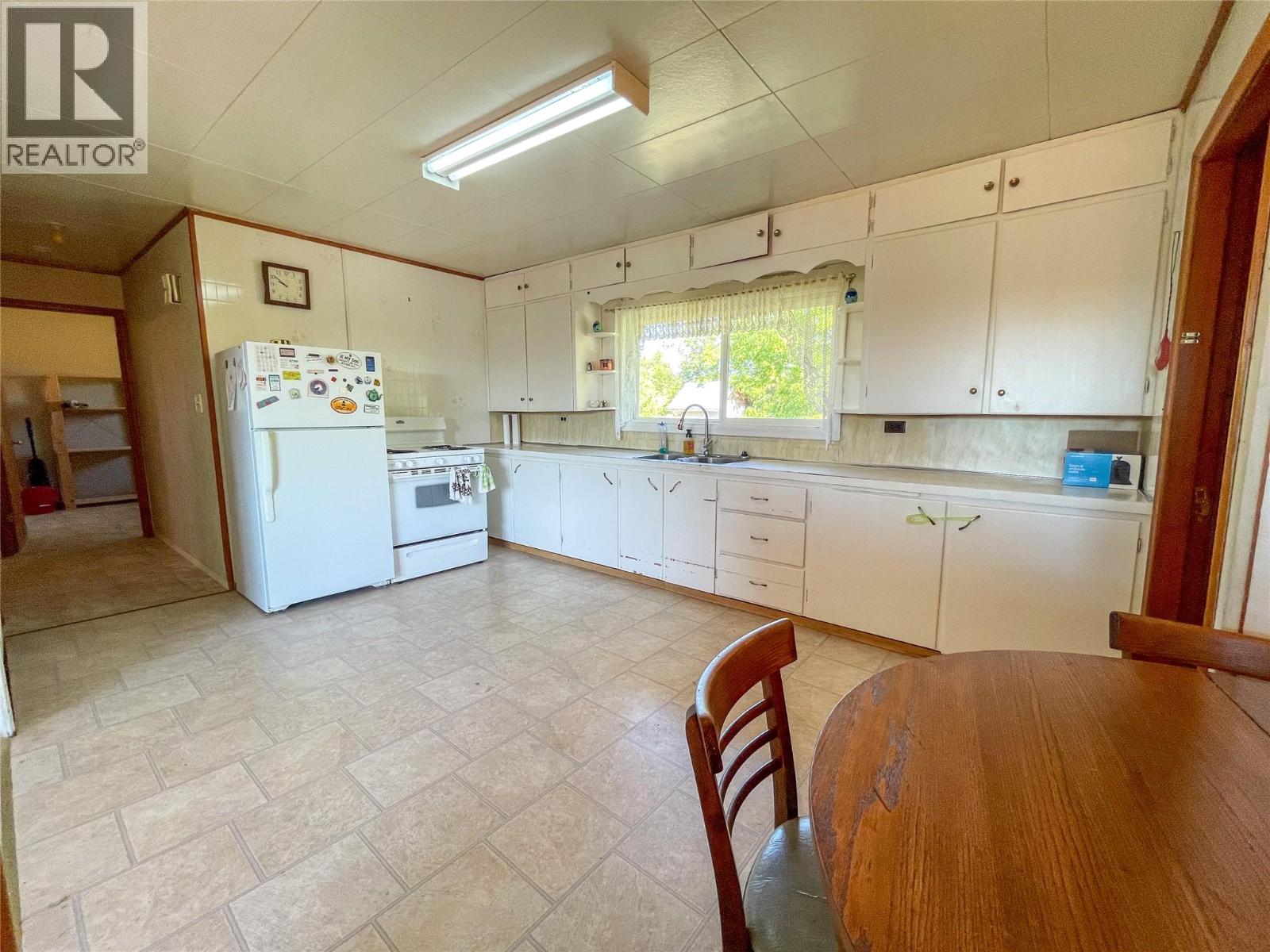 4810 48 Avenue, Pouce Coupe