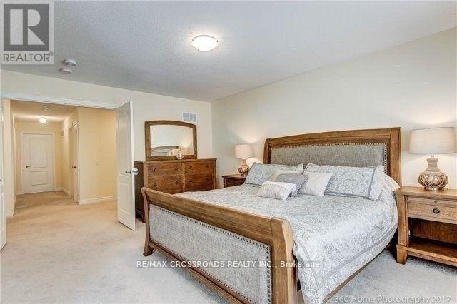 Photo 12 of 205 Laker Court, Newmarket ON