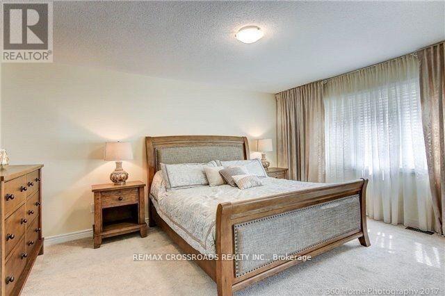 Photo 13 of 205 Laker Court, Newmarket ON