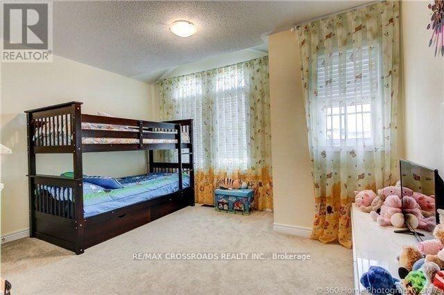 Photo 16 of 205 Laker Court, Newmarket ON