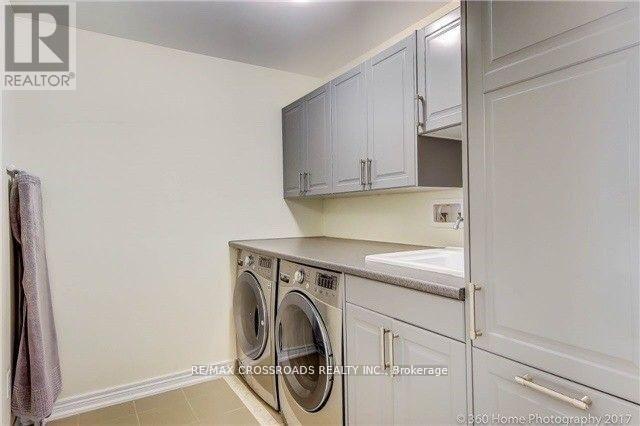 Photo 18 of 205 Laker Court, Newmarket ON