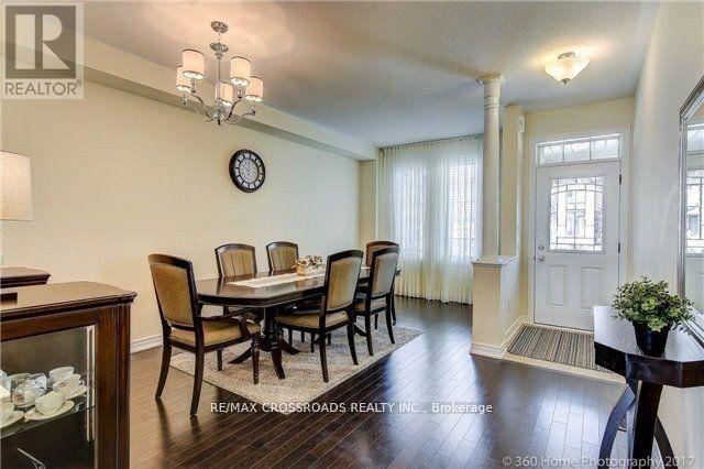 Photo 2 of 205 Laker Court, Newmarket ON