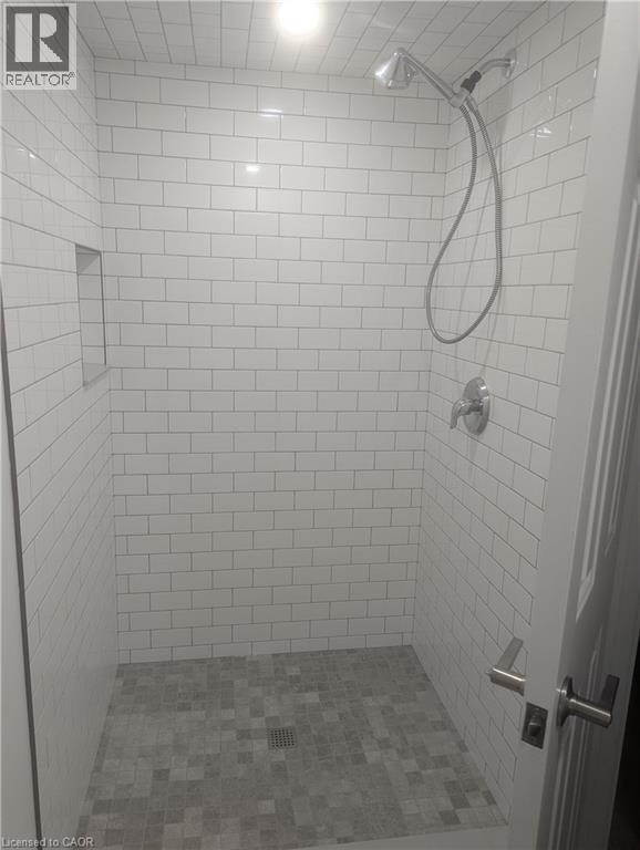 Photo 13 of 558 Strasburg Road Unit B, Kitchener ON
