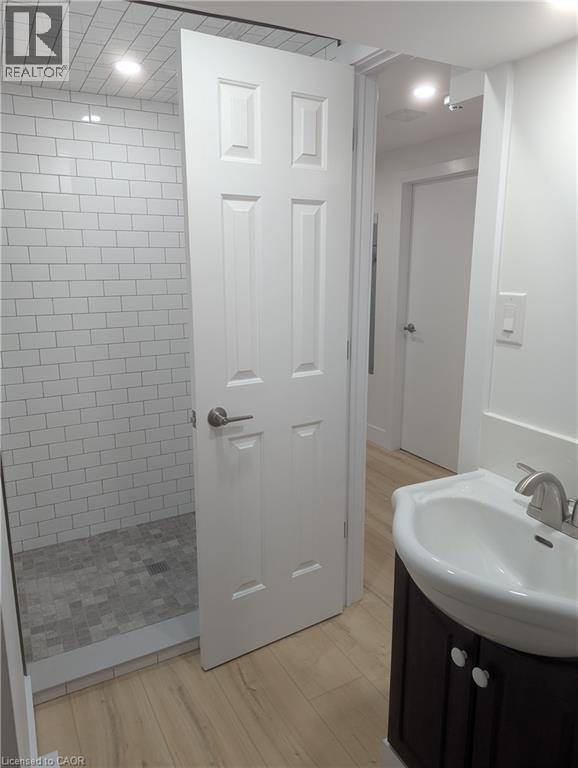 Photo 11 of 558 Strasburg Road Unit B, Kitchener ON