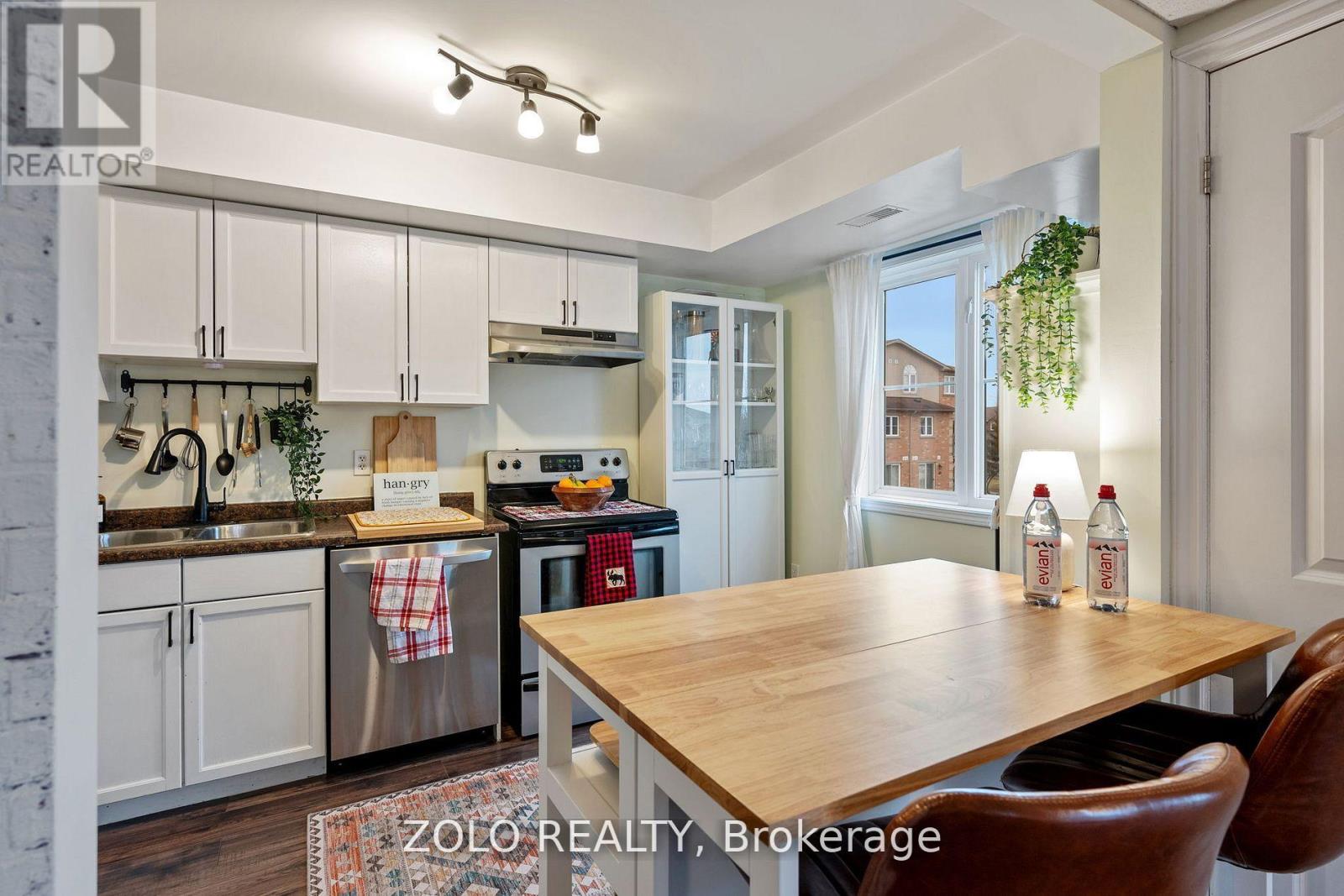 Photo 11 of 2 13 Cheltenham Road, Barrie ON