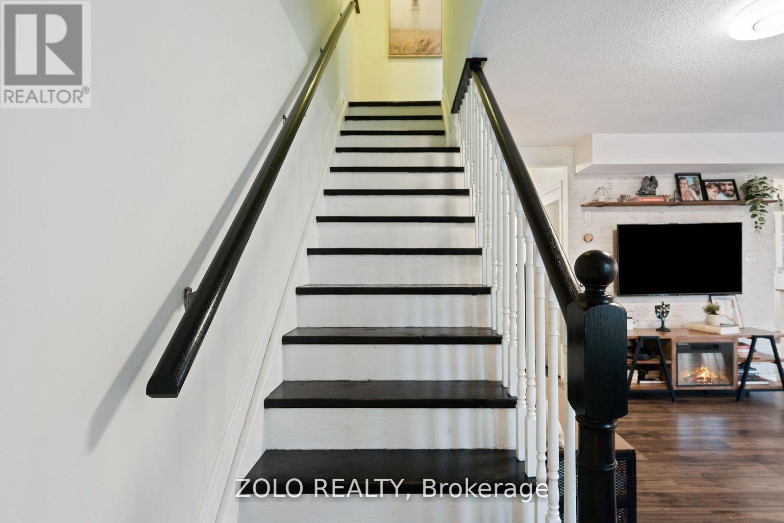 Photo 16 of 2 13 Cheltenham Road, Barrie ON