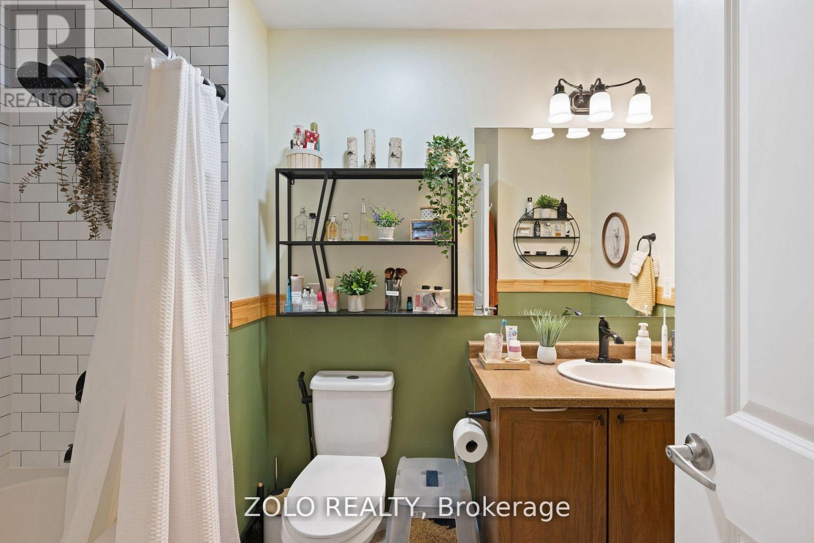 Photo 24 of 2 13 Cheltenham Road, Barrie ON