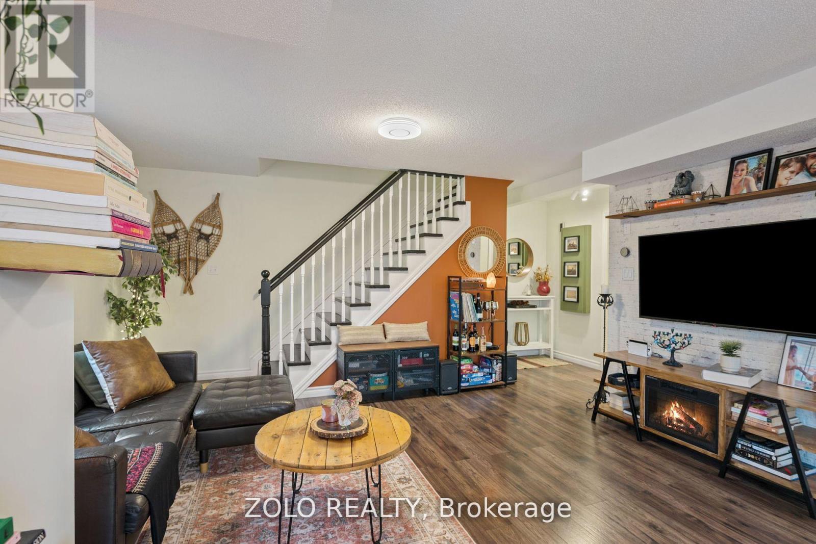 Photo 7 of 2 13 Cheltenham Road, Barrie ON