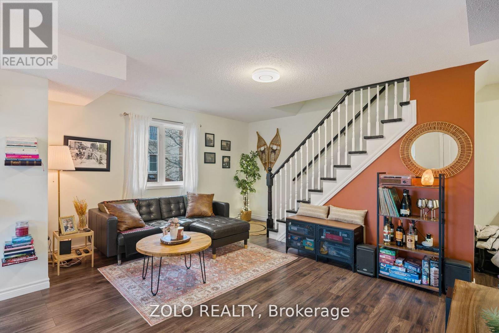 Photo 8 of 2 13 Cheltenham Road, Barrie ON