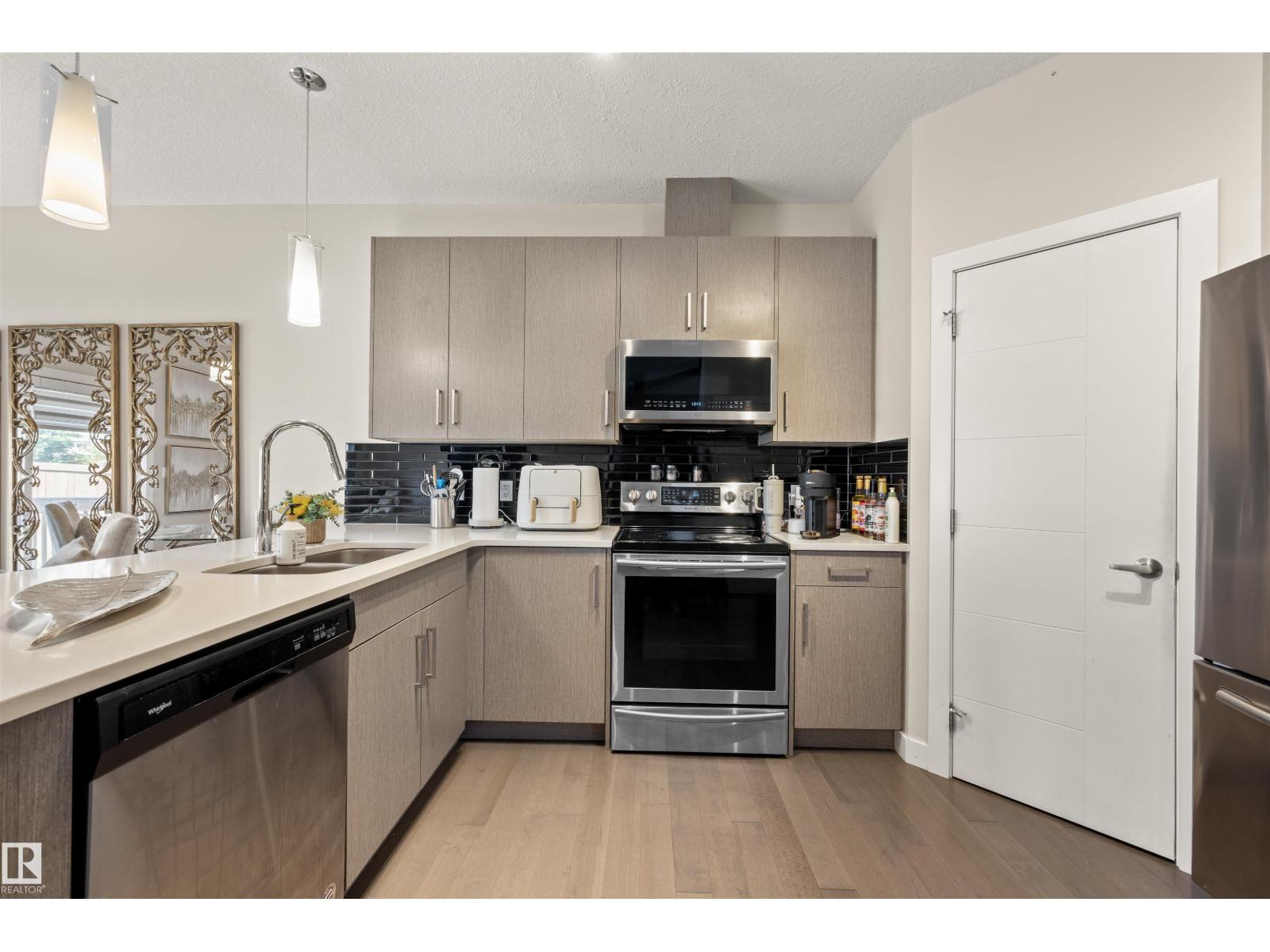 Photo 10 of 6014 171 Av Nw, Edmonton AB