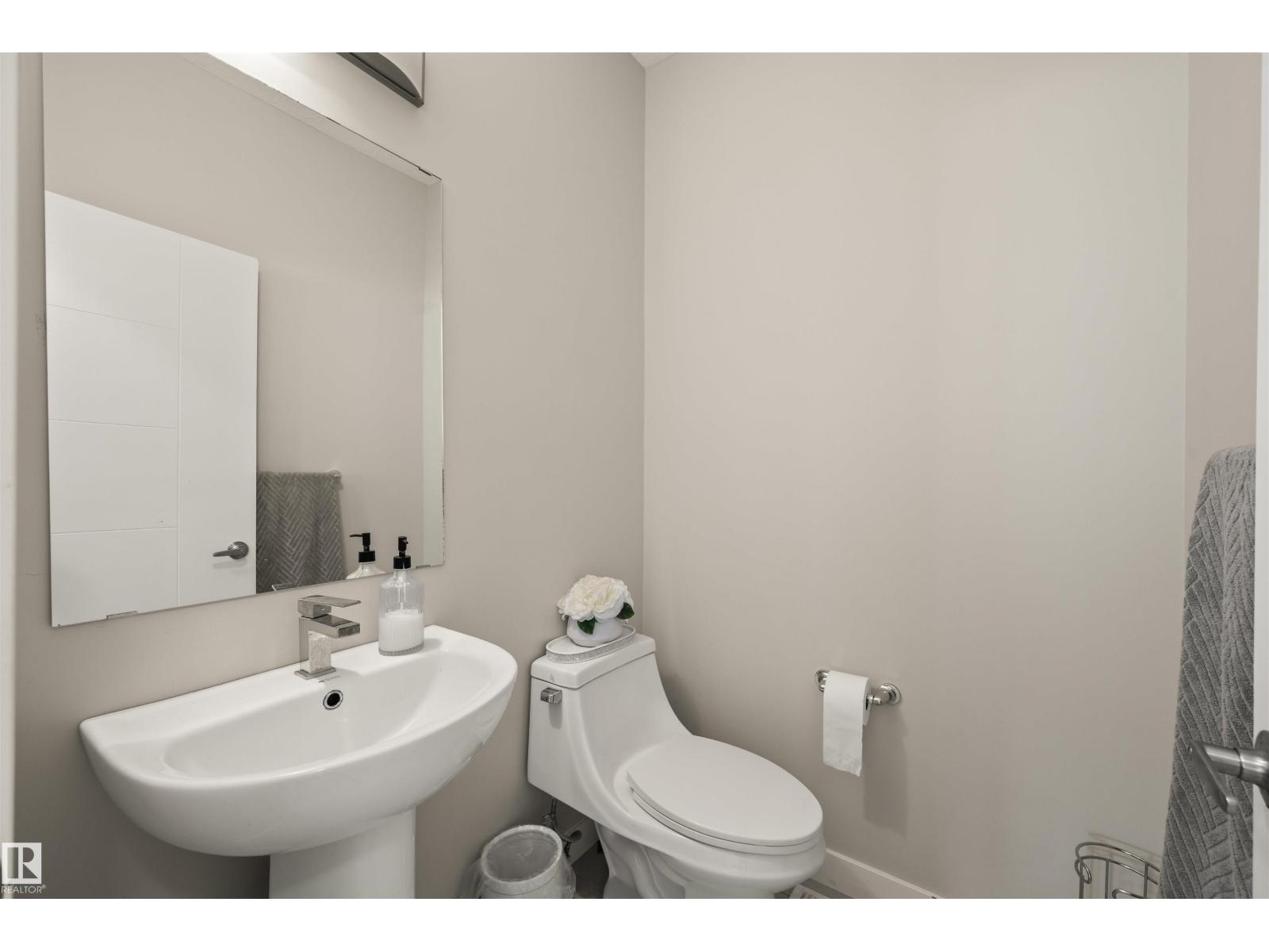 Photo 12 of 6014 171 Av Nw, Edmonton AB