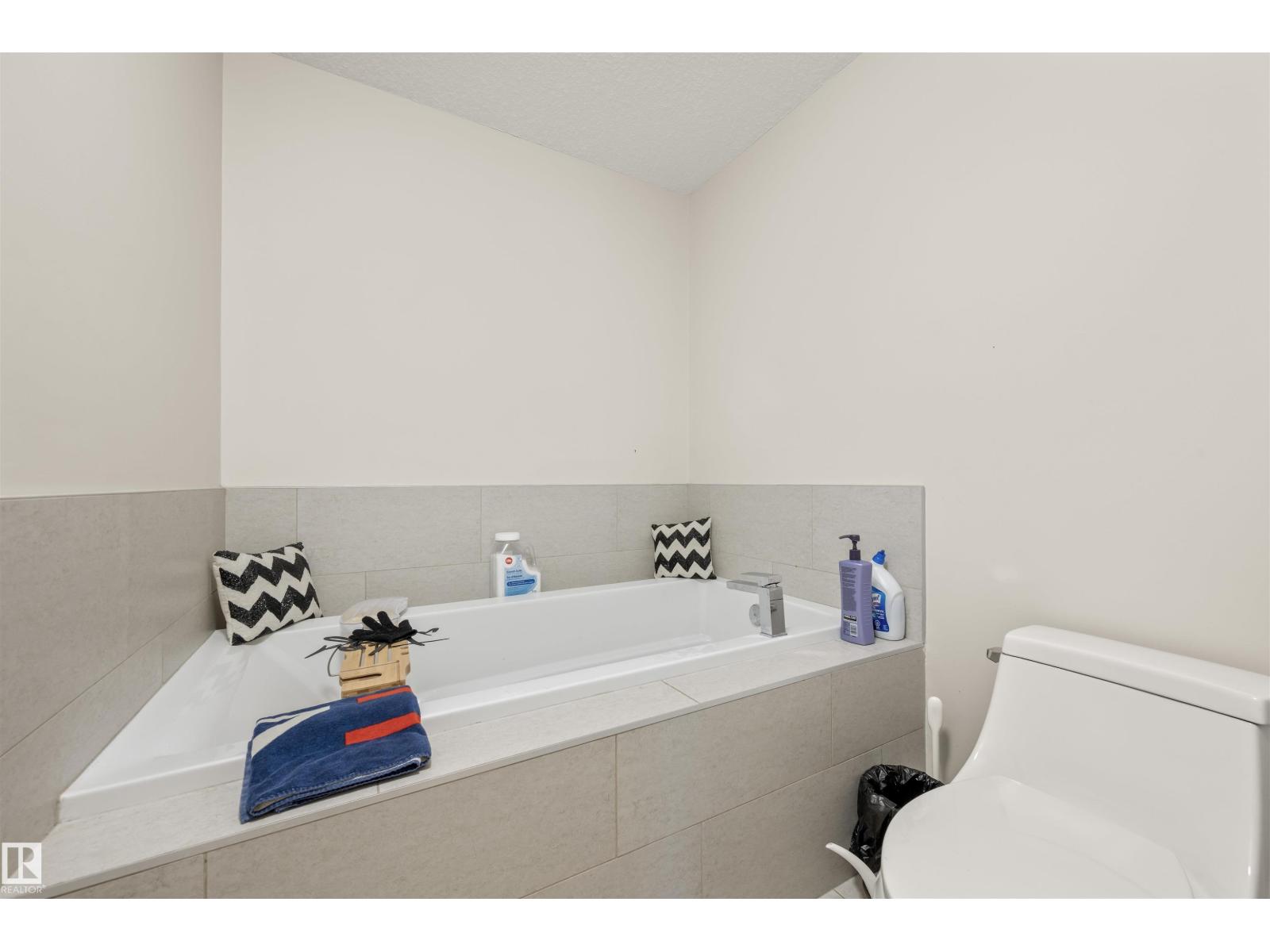 Photo 19 of 6014 171 Av Nw, Edmonton AB