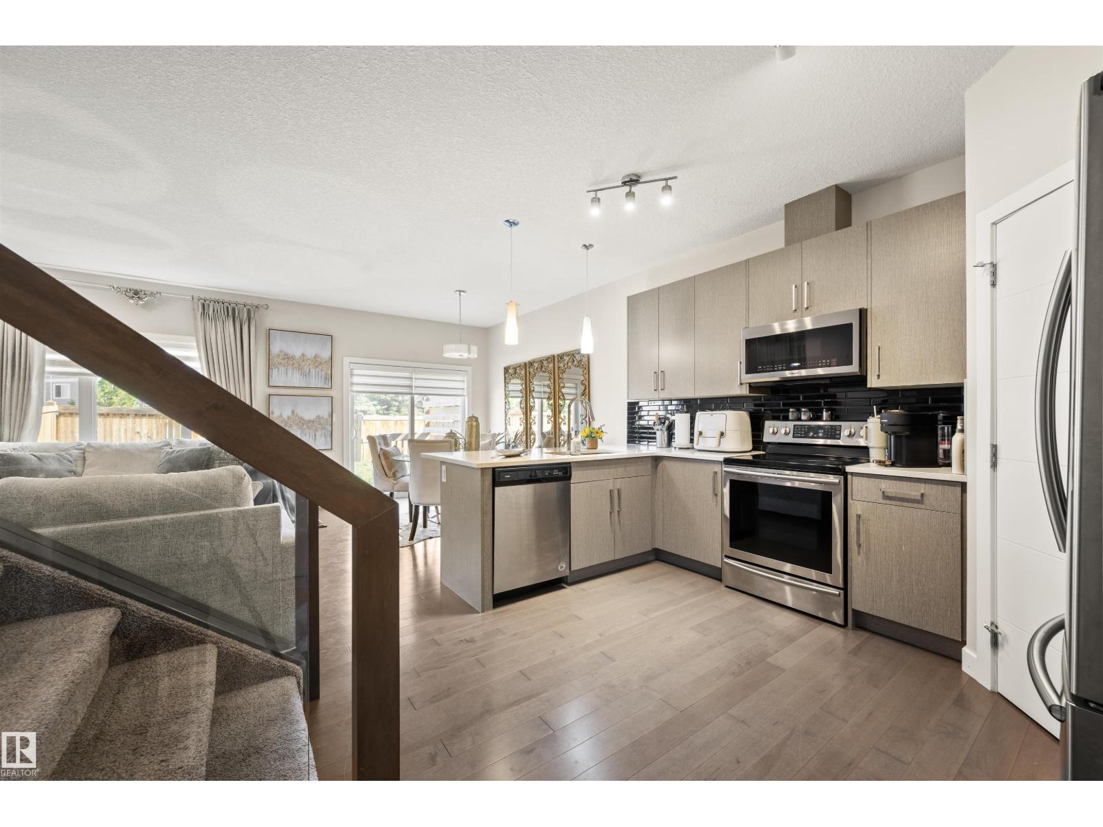 Photo 9 of 6014 171 Av Nw, Edmonton AB