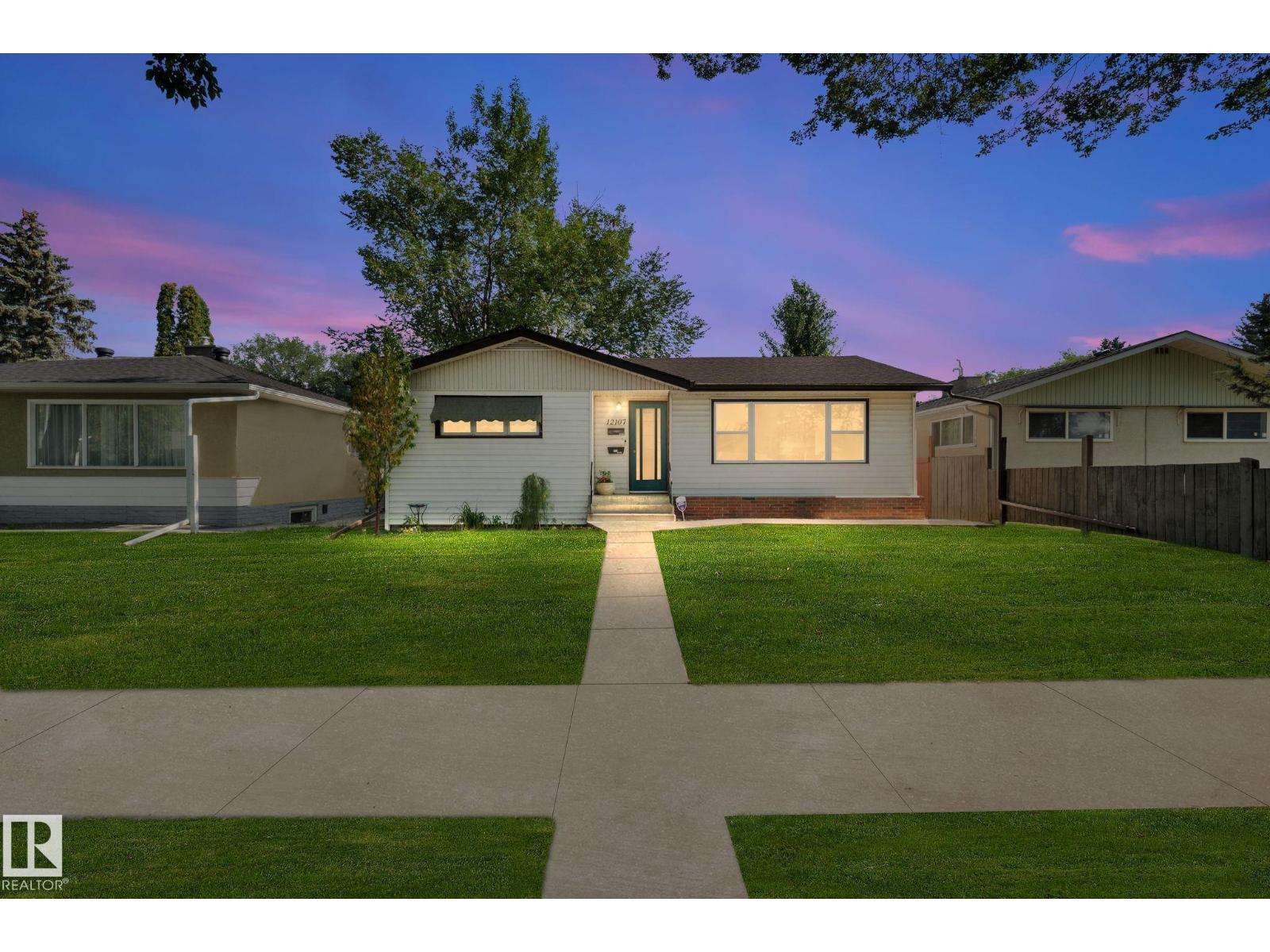 Photo 1 of 12107 53 St Nw, Edmonton AB