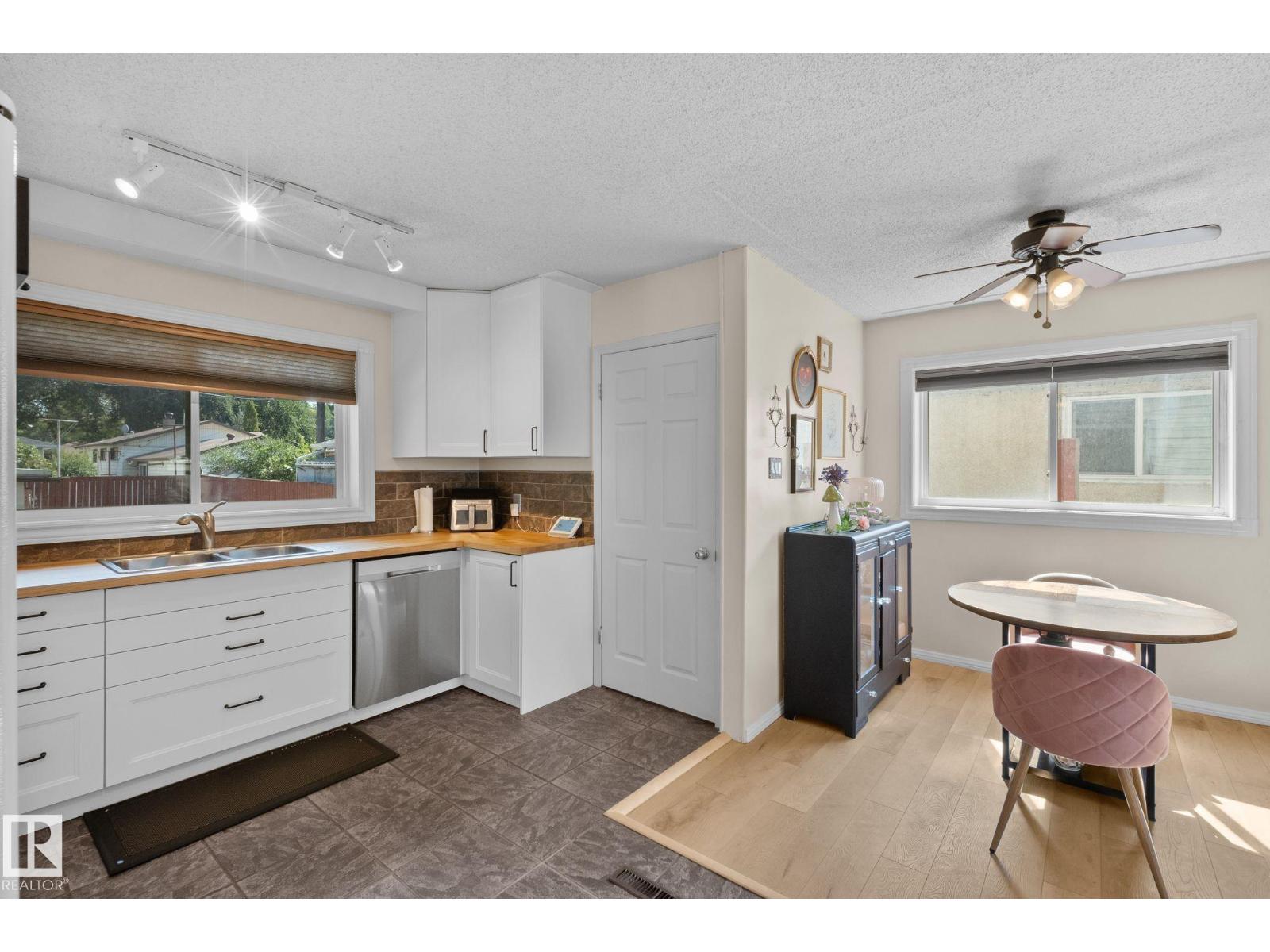 Photo 10 of 12107 53 St Nw, Edmonton AB