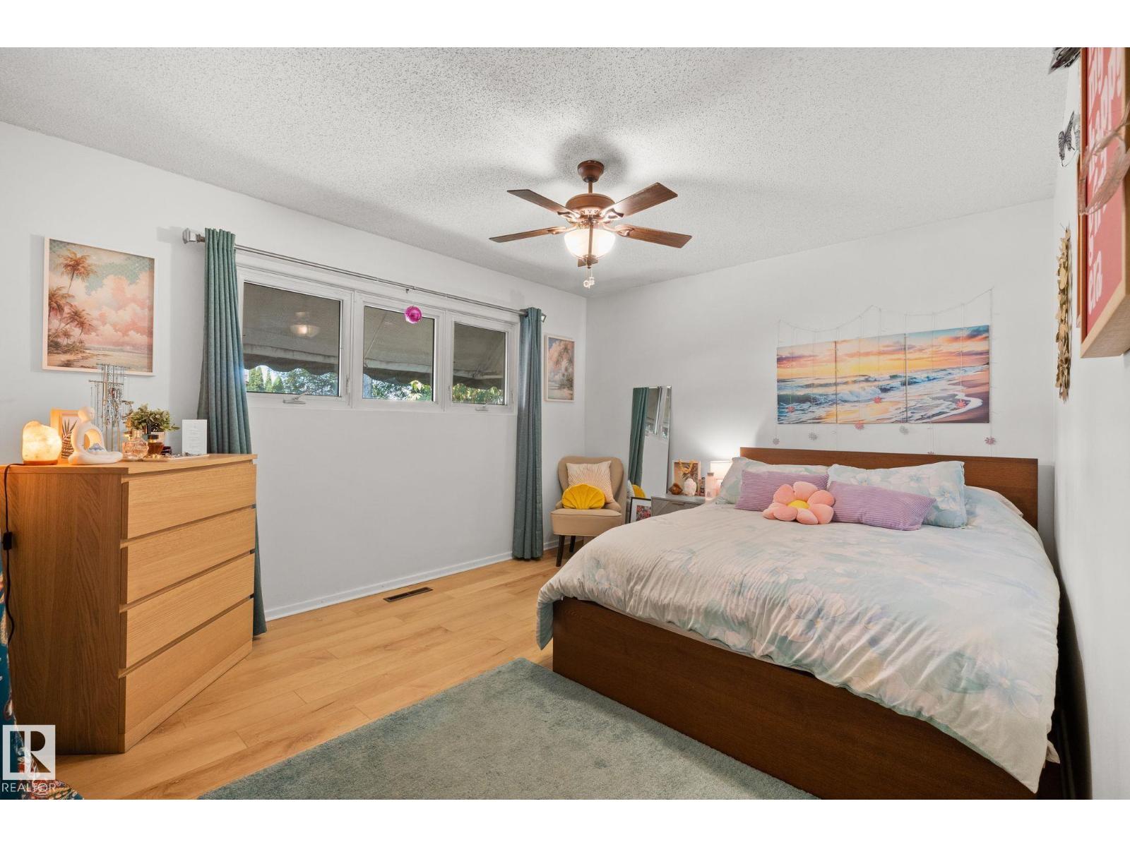 Photo 16 of 12107 53 St Nw, Edmonton AB