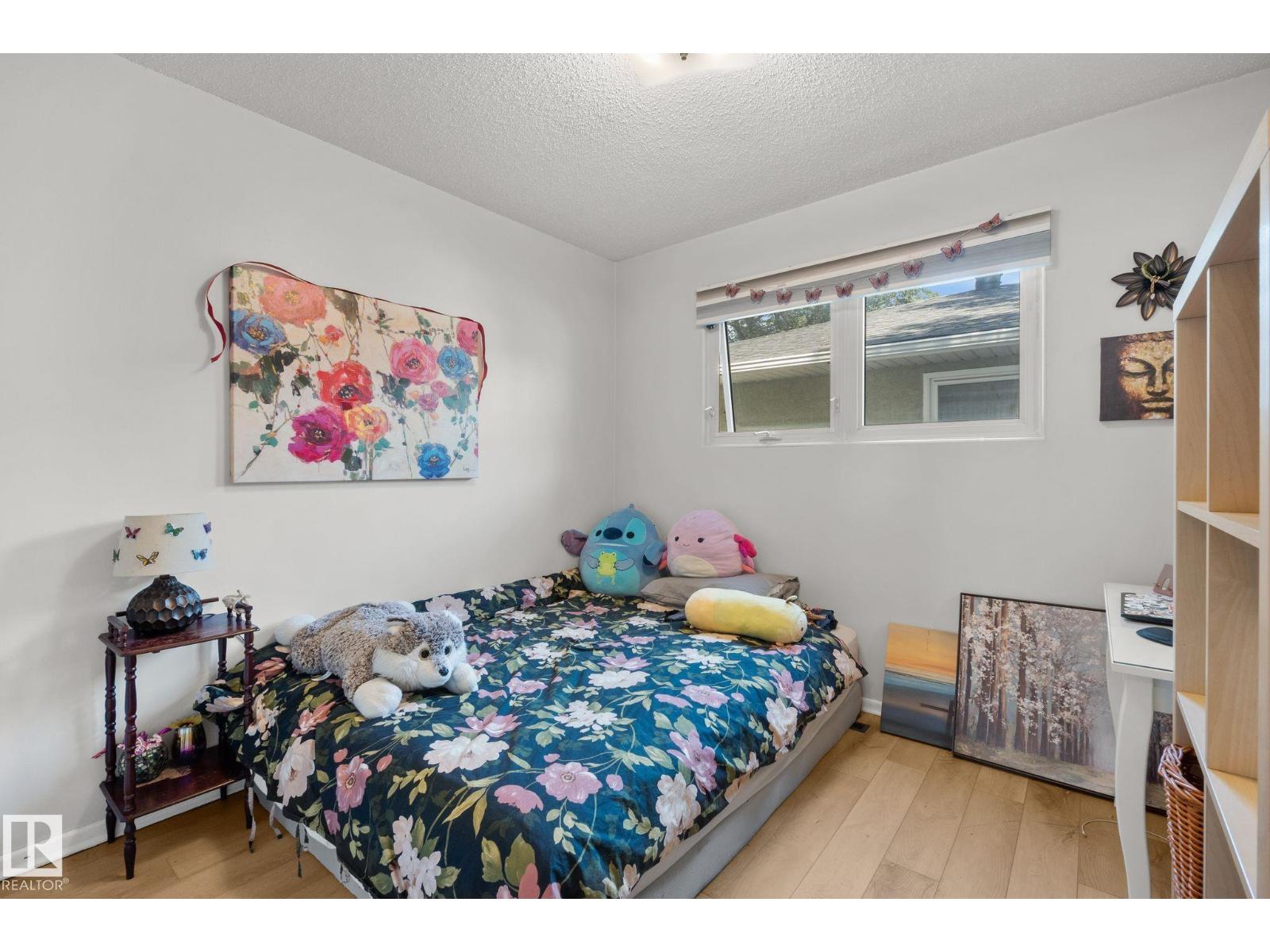 Photo 18 of 12107 53 St Nw, Edmonton AB