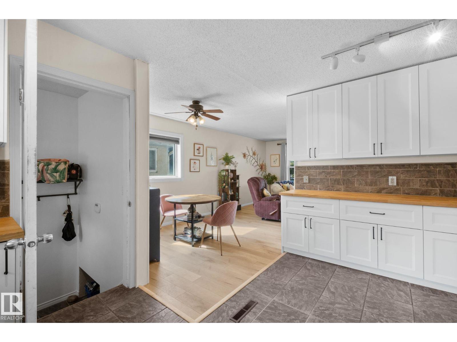 Photo 20 of 12107 53 St Nw, Edmonton AB