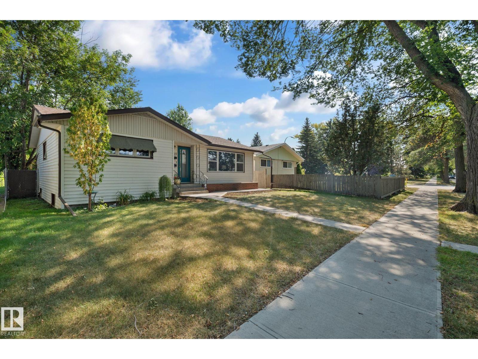 Photo 3 of 12107 53 St Nw, Edmonton AB
