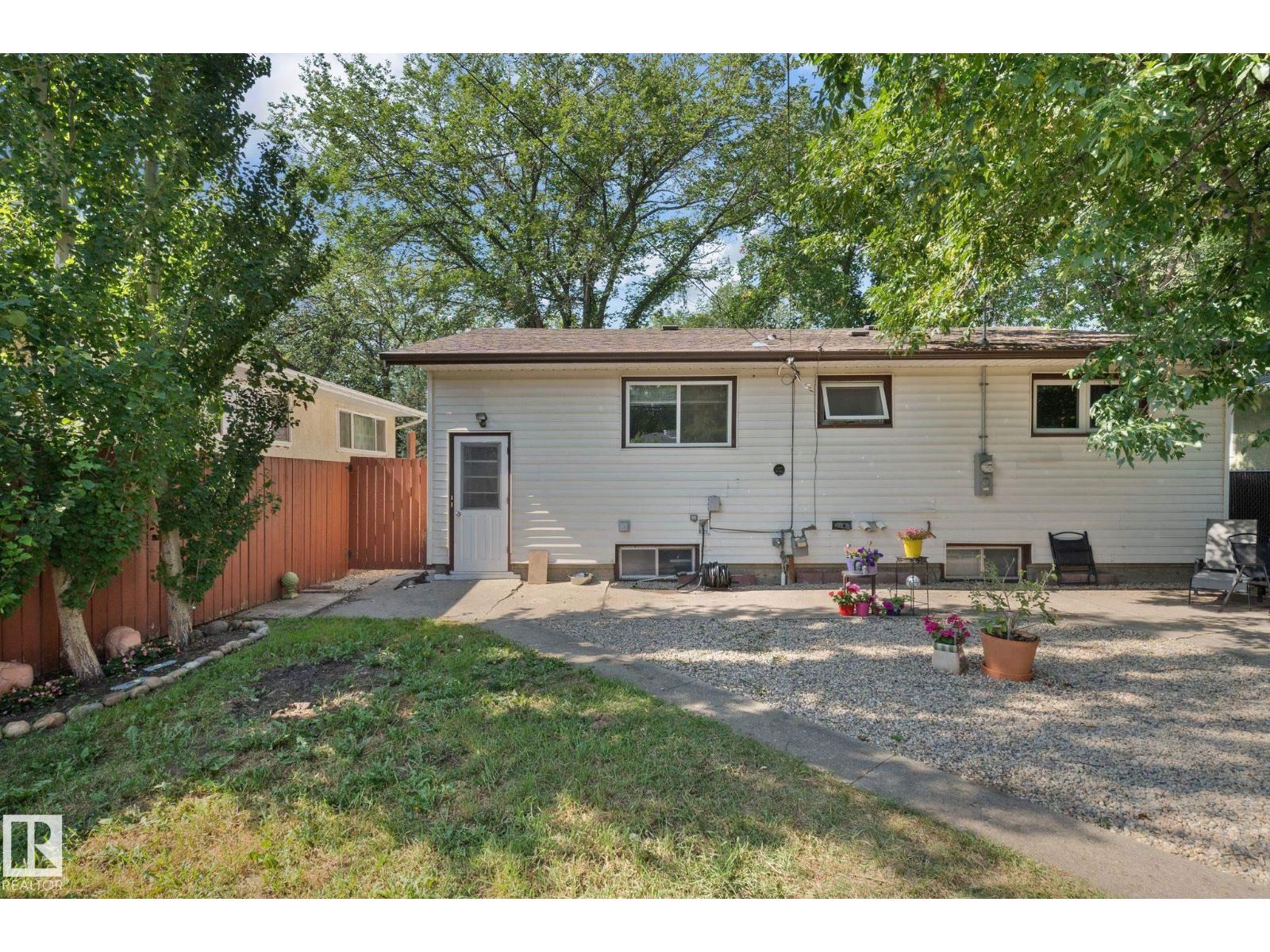 Photo 31 of 12107 53 St Nw, Edmonton AB