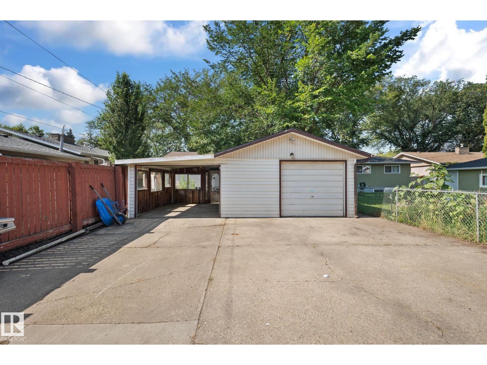 Photo 36 of 12107 53 St Nw, Edmonton AB