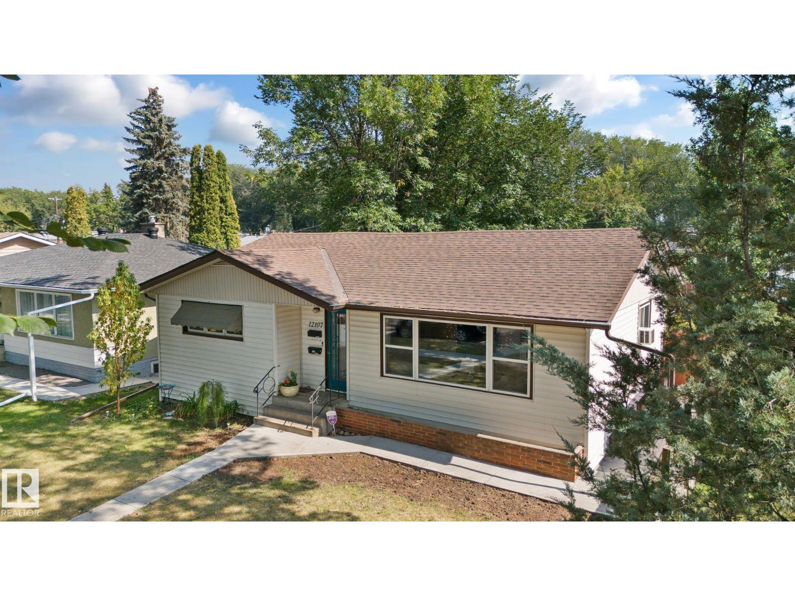 Photo 37 of 12107 53 St Nw, Edmonton AB