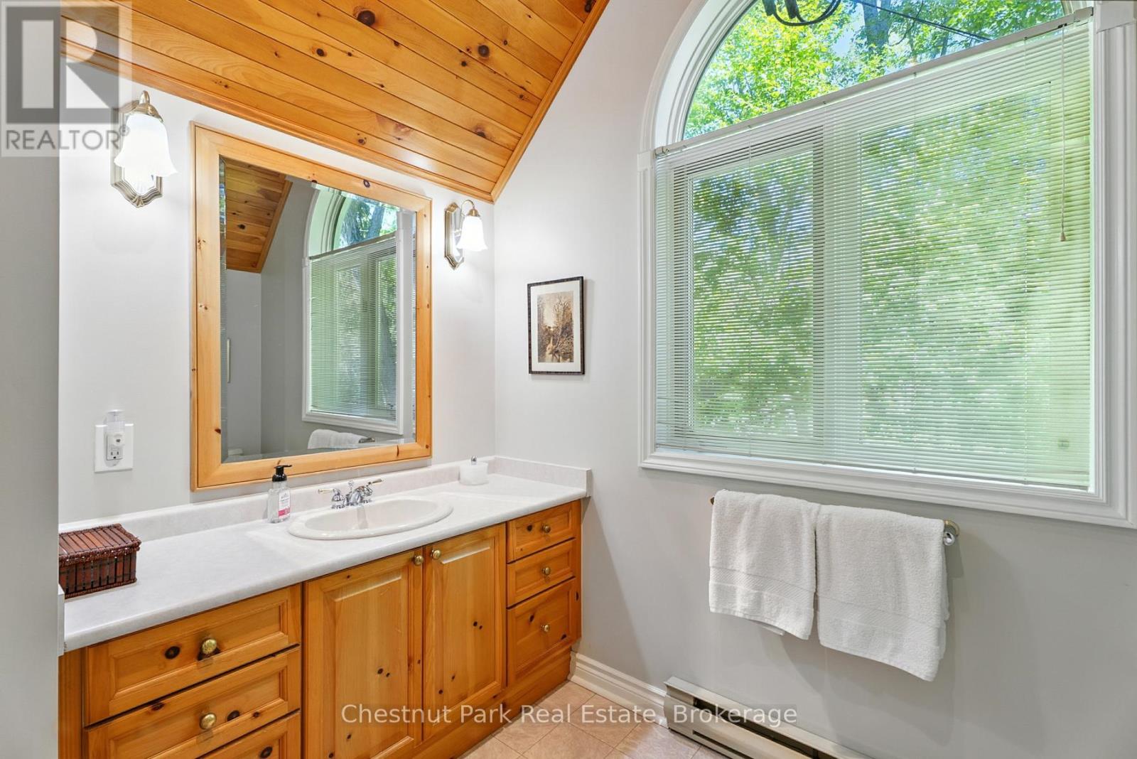 Photo 16 of 1166 2 Morinus Road, Muskoka Lakes ON