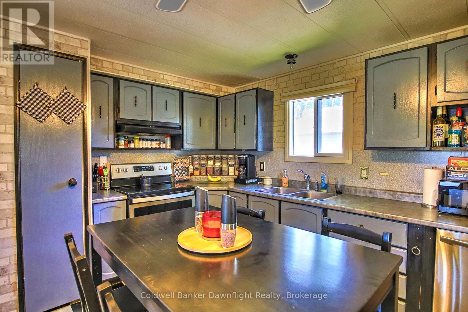 7 FIRST AVE - 75049 HENSALL ROAD - Photo 4 of 18, Huron East (Tuckersmith), Ontario