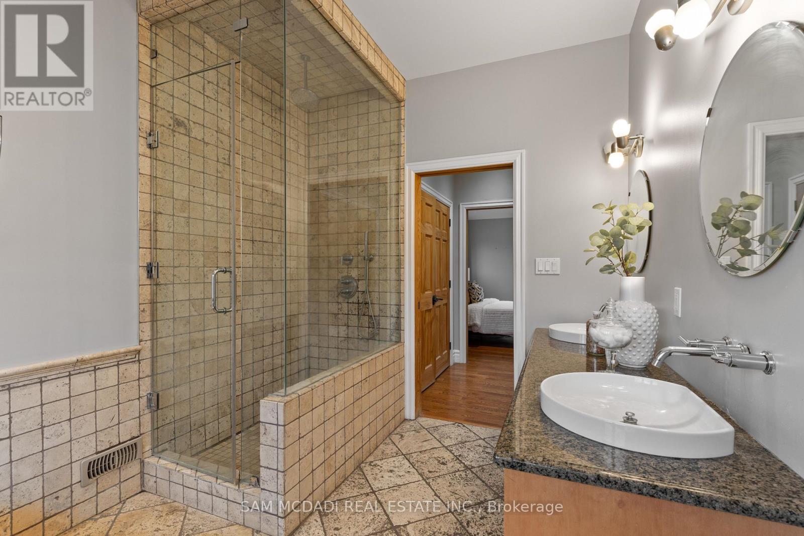 Photo 23 of 690 Meadow Wood Road, Mississauga ON