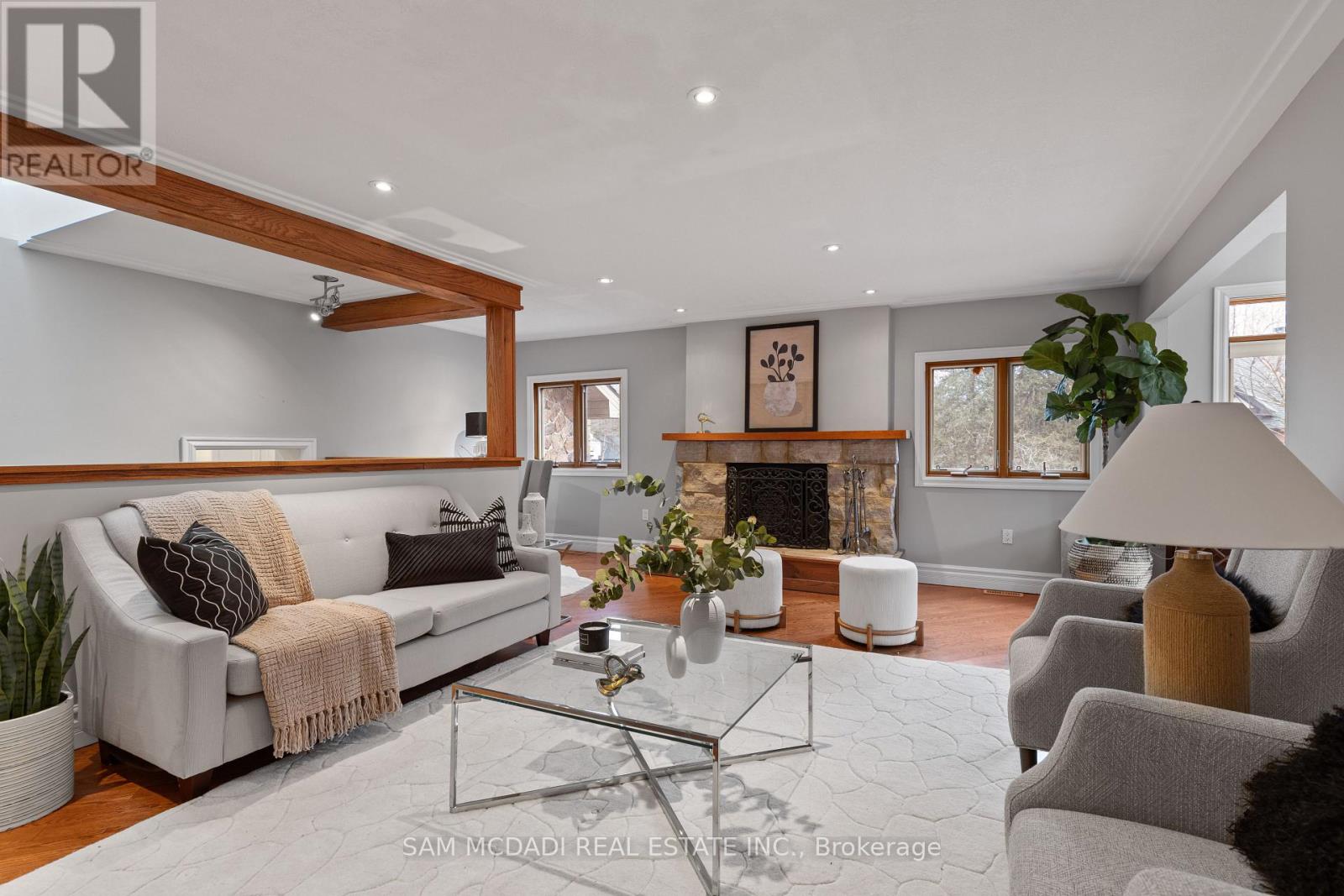 Photo 8 of 690 Meadow Wood Road, Mississauga ON