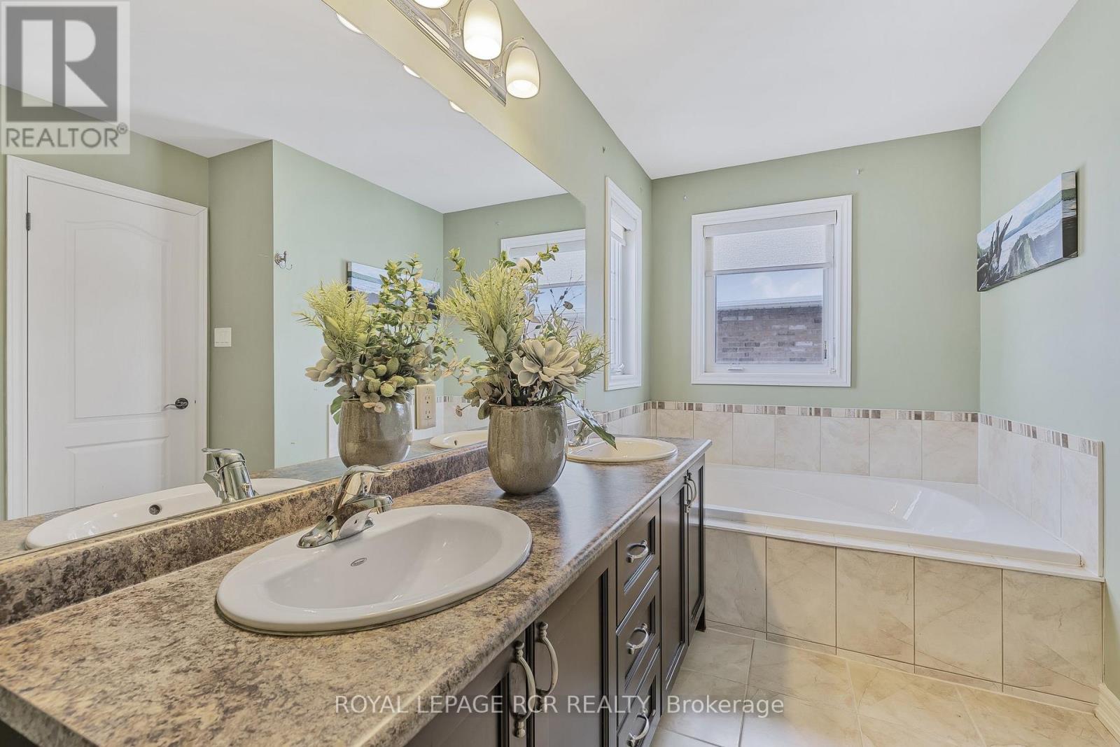 Photo 28 of 2 Littlebrook Lane, Caledon ON