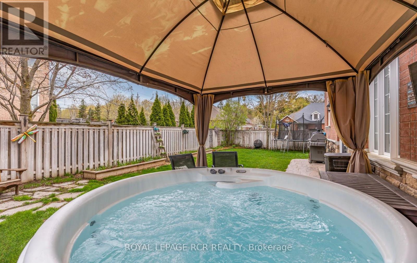Photo 33 of 2 Littlebrook Lane, Caledon ON