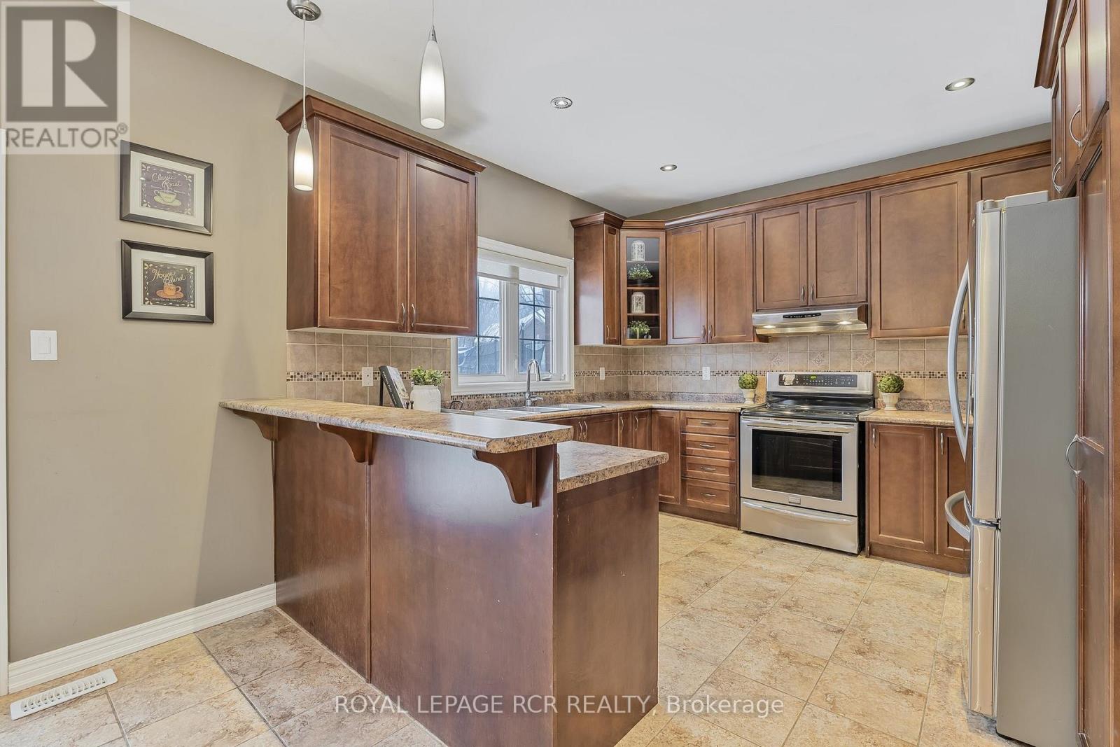 Photo 8 of 2 Littlebrook Lane, Caledon ON