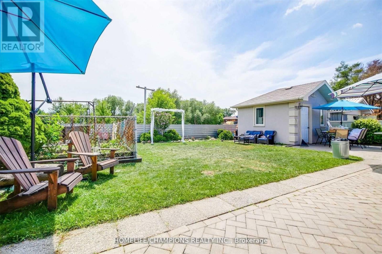 Photo 18 of 65 Whitburn Crescent, Toronto ON
