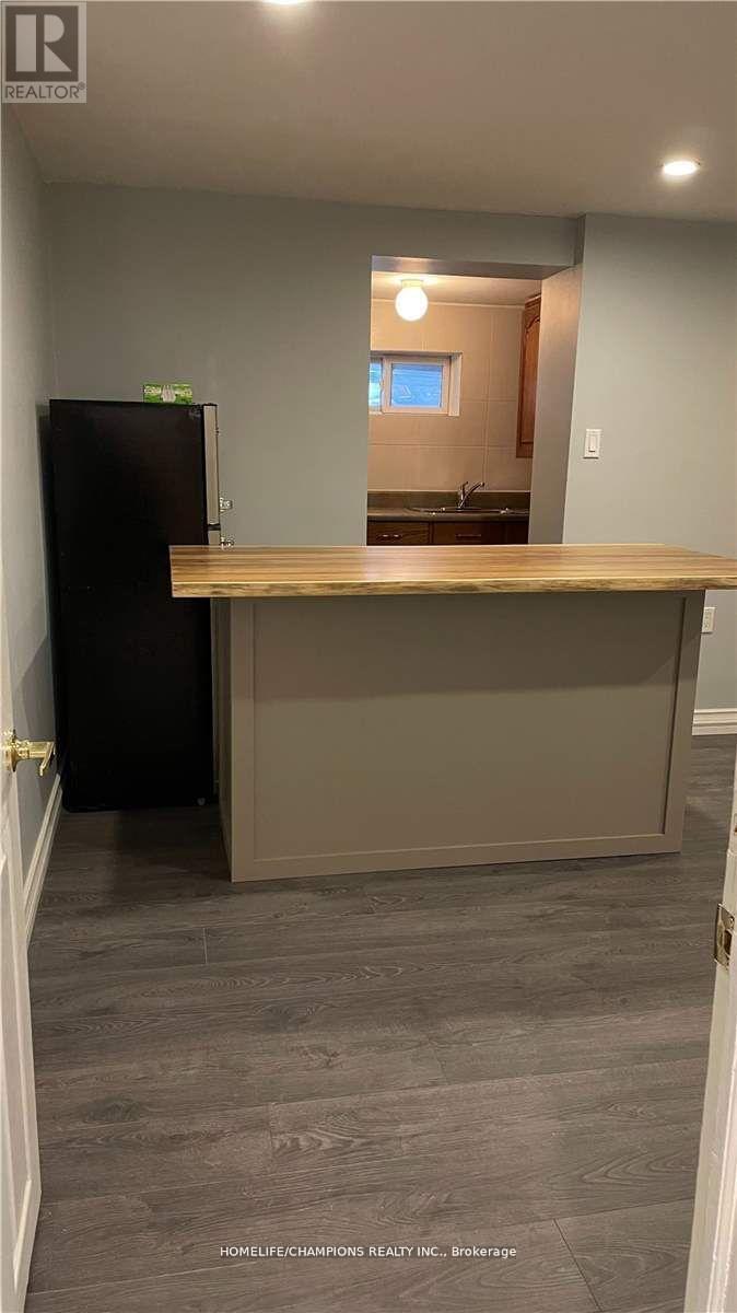 Photo 4 of 65 Whitburn Crescent, Toronto ON